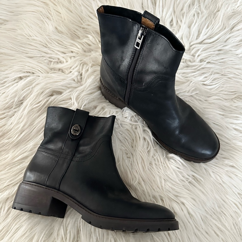 Coach Georgetta black‎ leather Turn lock side zip booties ladies size 9